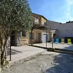 בית נופש Maison Pouzilhac, 9 People, Swimming Pool, Air Conditioning Pouzilhac