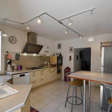بيت للعطل Maison Pouzilhac, 9 People, Swimming Pool, Air Conditioning Pouzilhac