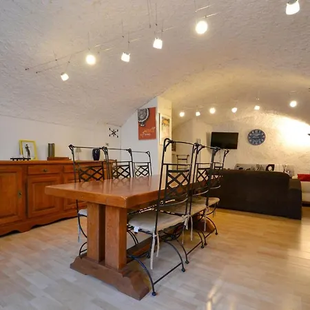 بيت للعطل Maison Pouzilhac, 9 People, Swimming Pool, Air Conditioning