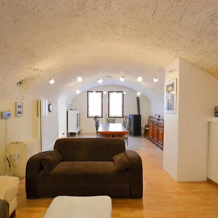 Maison Pouzilhac, 9 People, Swimming Pool, Air Conditioning