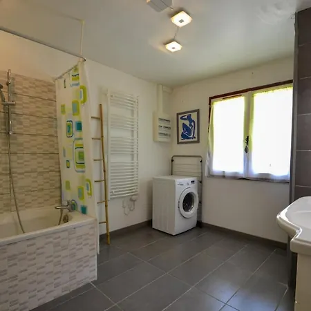 بيت للعطل Maison Pouzilhac, 9 People, Swimming Pool, Air Conditioning Pouzilhac