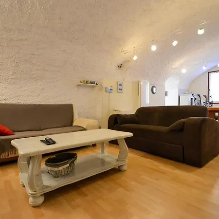 Maison Pouzilhac, 9 People, Swimming Pool, Air Conditioning