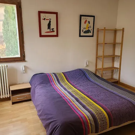 Maison Pouzilhac, 9 People, Swimming Pool, Air Conditioning بيت للعطل *