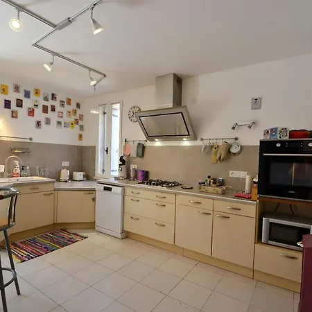 بيت للعطل Maison Pouzilhac, 9 People, Swimming Pool, Air Conditioning Pouzilhac