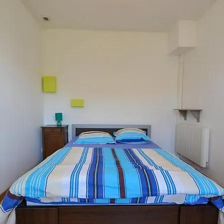 Maison Pouzilhac, 9 People, Swimming Pool, Air Conditioning بيت للعطل