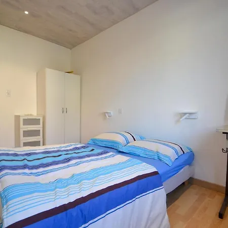Maison Pouzilhac, 9 People, Swimming Pool, Air Conditioning بيت للعطل